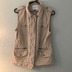 Really cute Le3no vest -size medium